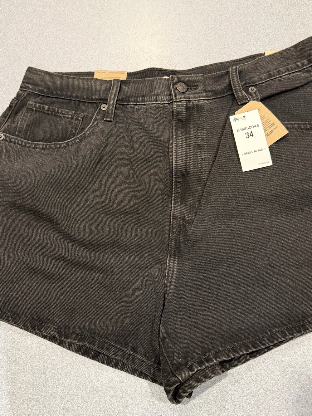 Levi's Women’s high waisted Mom shorts Black - Relaxed Fit
